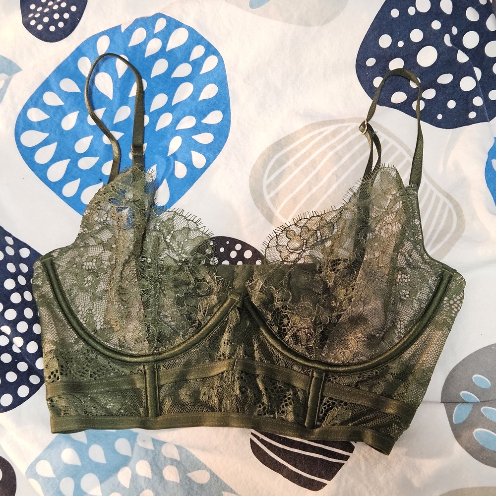 Victoria's Secret Very Sexy Unlined Demi Bust Green 32D Lace Bralette